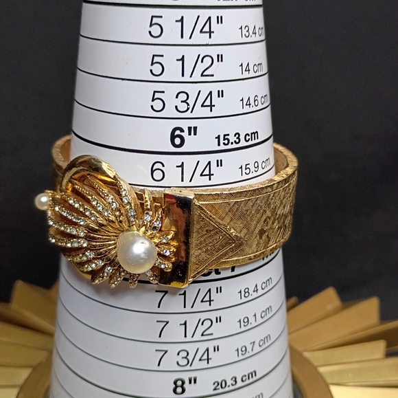 Hattie Carnegie Cuff Bracelet - Picture 6 of 9